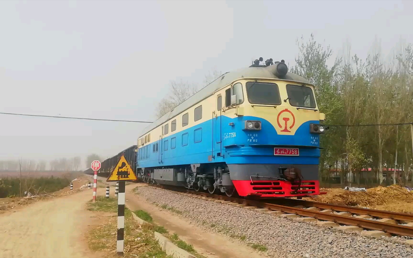 乌克兰涂装df4b通过道口