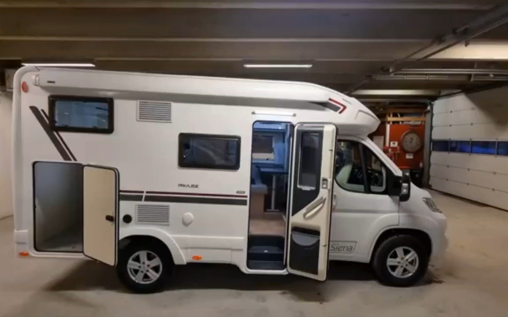 06超级房车外观酷炫内饰温馨,你心动了吗?93