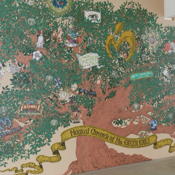 絵画 Apple Mrs. green apple】14米超长壁画记录绿苹果一路走来的十年_哔哩