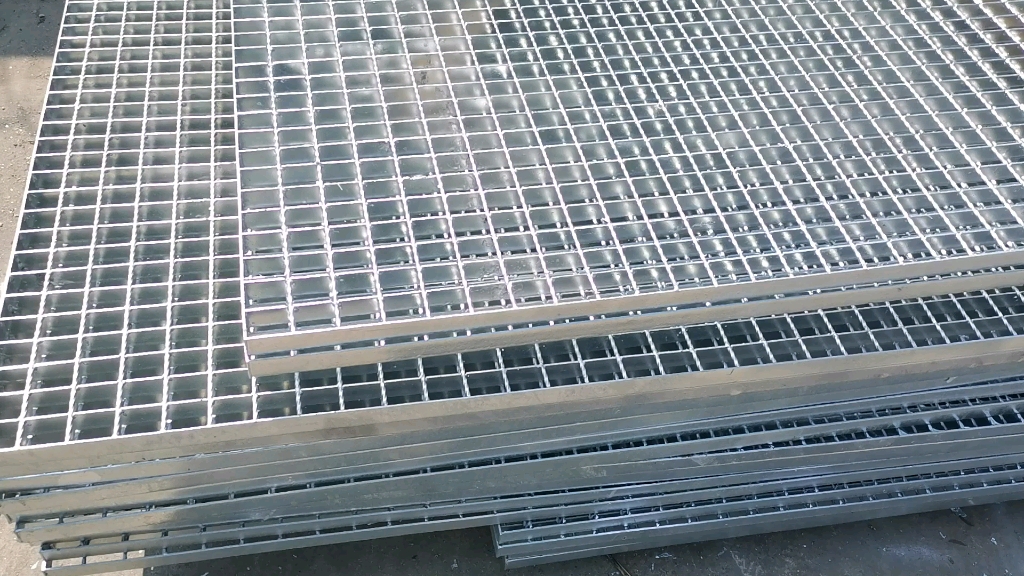 热镀锌楼梯踏步板