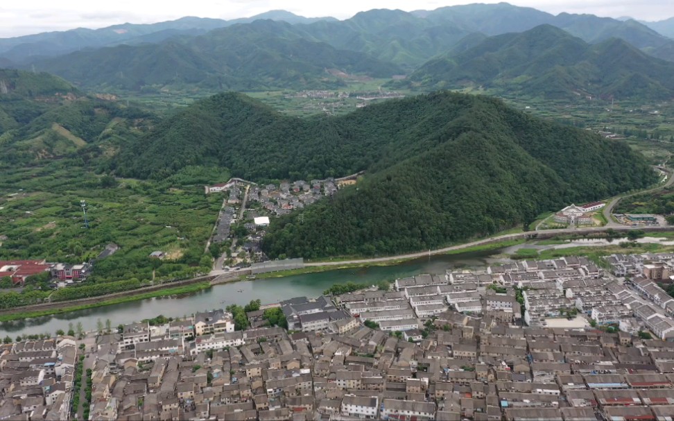 实拍浙江蒋介石故里,有一座龙形的山脉横卧,山清水秀的风水宝地哔哩哔哩bilibili