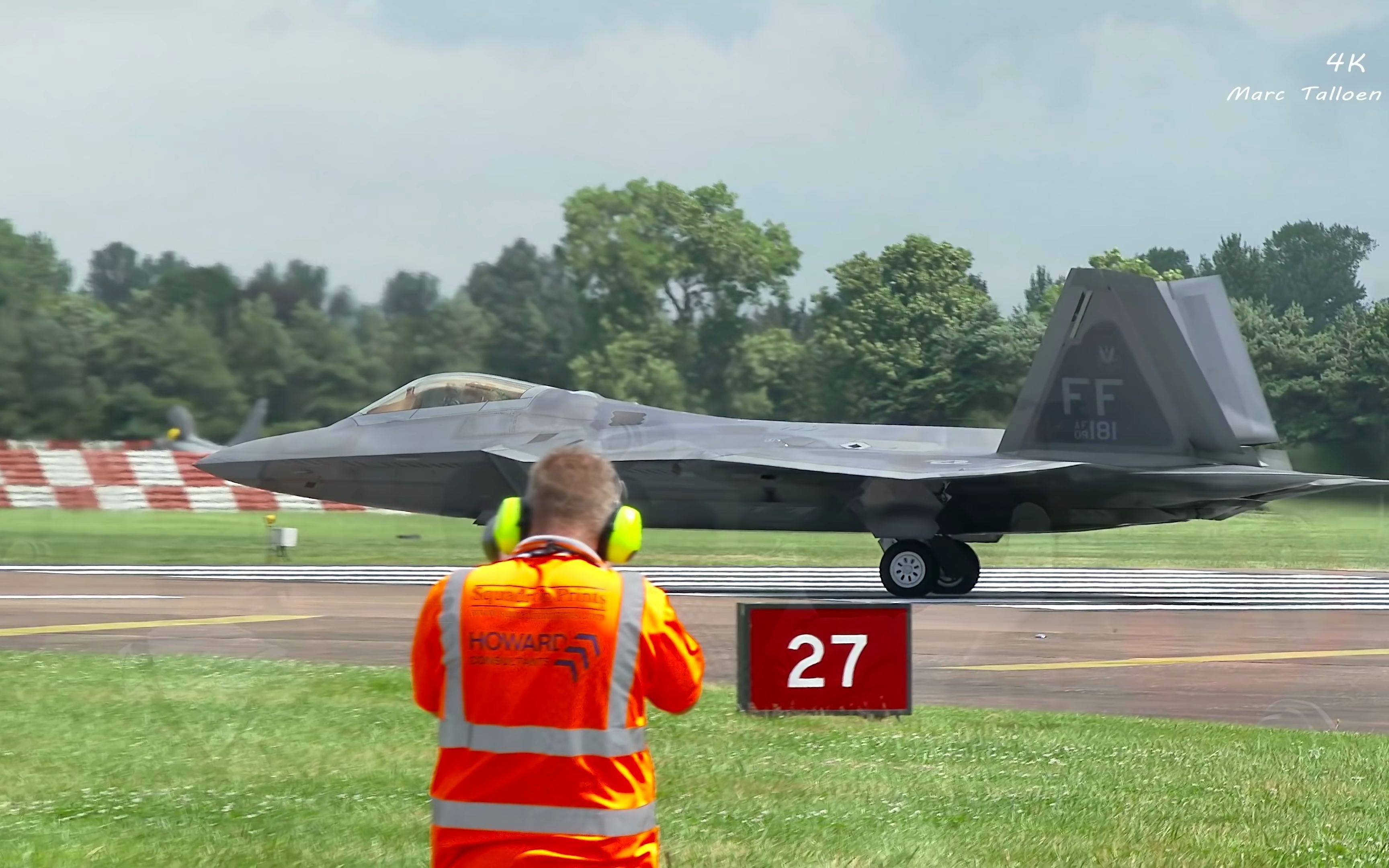 f-22  4k uhd 普加乔夫眼镜蛇动作,垂直起飞,落叶飘等特写超机动动作