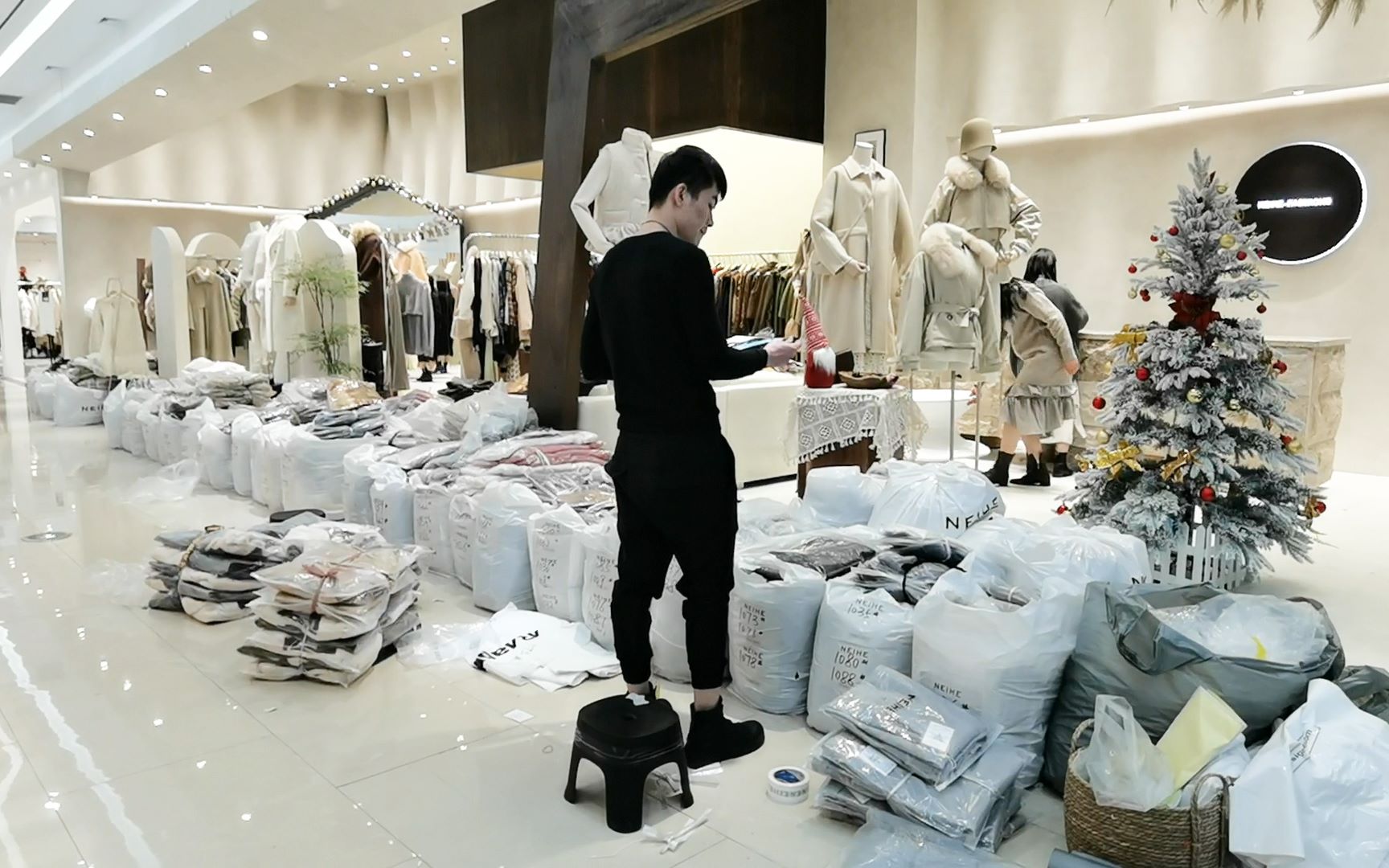 广州apm服装批发市场图片