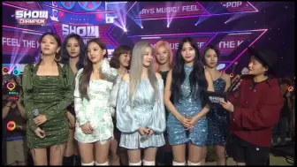 Télécharger la video: 【TWICE】Feel Special冠军秀后台采访 初一位啦 太高的子瑜VS太矮的笑笑191002 show champion