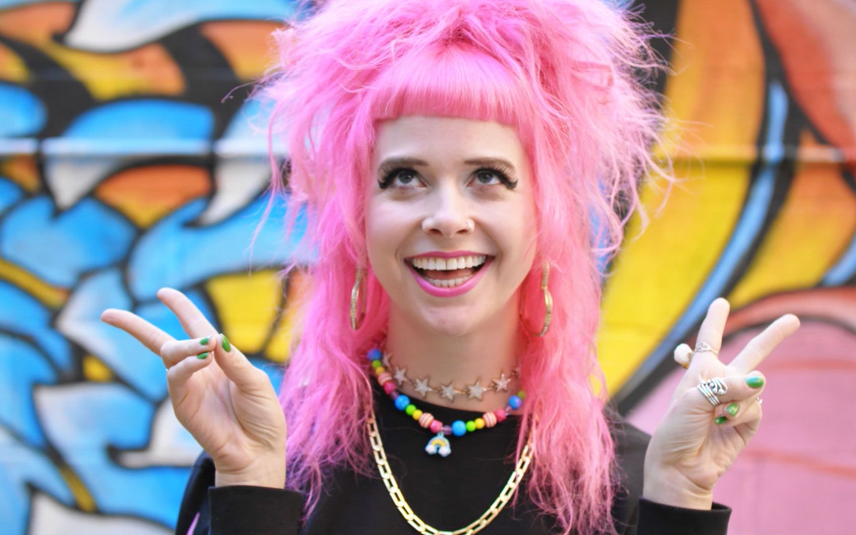 【mane】头发五颜六色就是非主流?她们只是给生活增添色彩