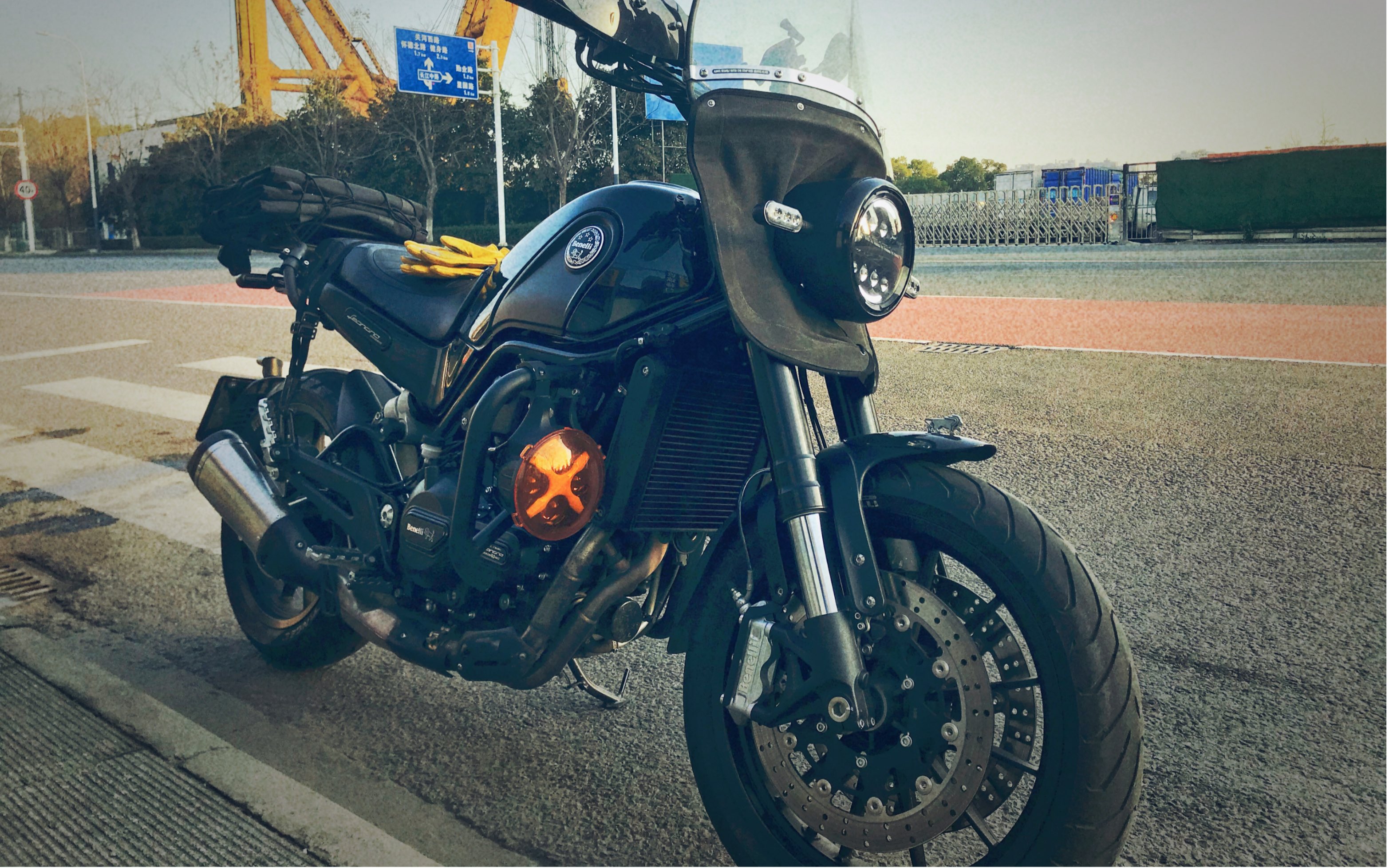 真想一直就这么开.骑着幼狮500下班.