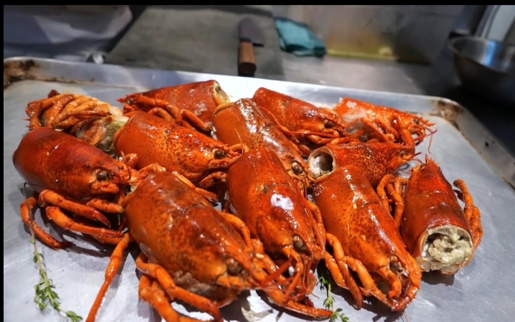 日本大厨制作顶级海鲜大餐黑米龙虾