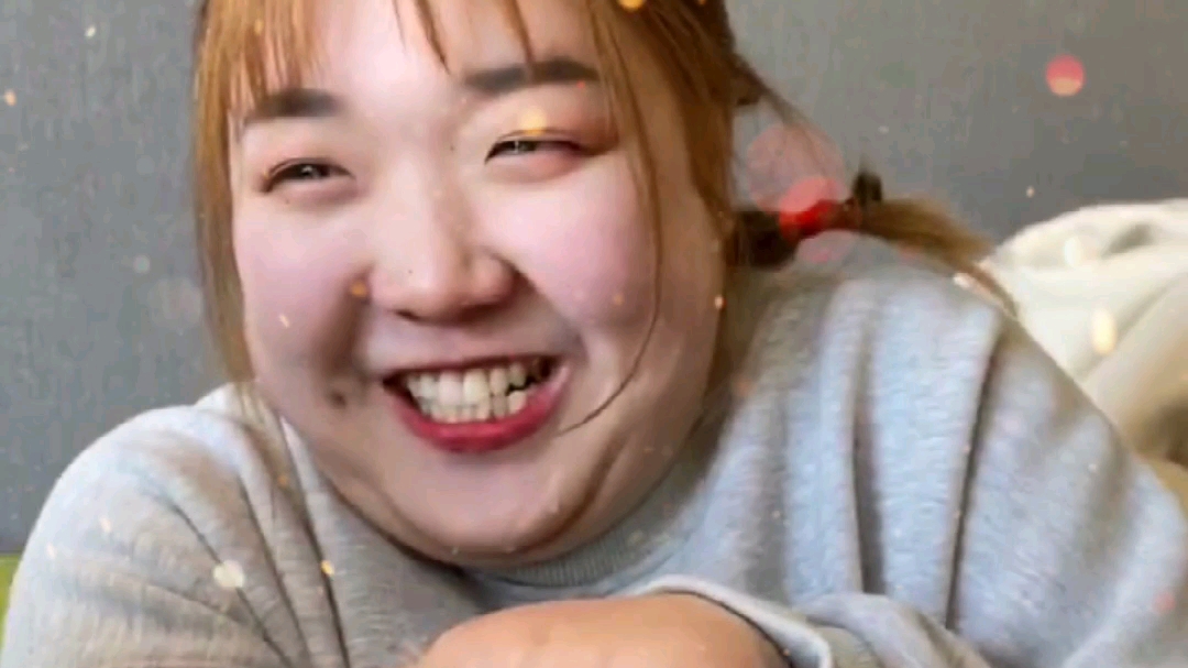 和闺蜜住一起2年足足喂胖她35斤