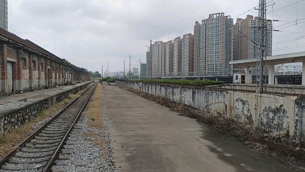 宁局邕段hxd3c 0887牵引客电t79次上海南到南宁进贵港站5站台进行办客