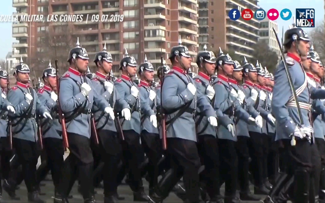 [图]智利骑兵阅兵演奏《普鲁士荣耀进行曲》