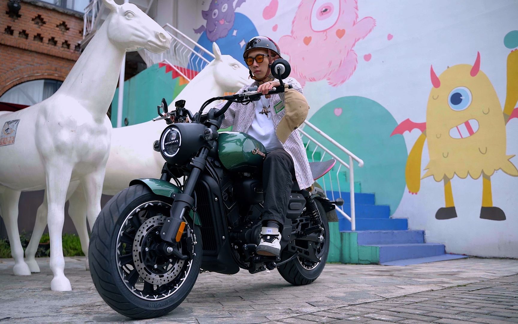 庄威v400复古巡航车官方宣传片