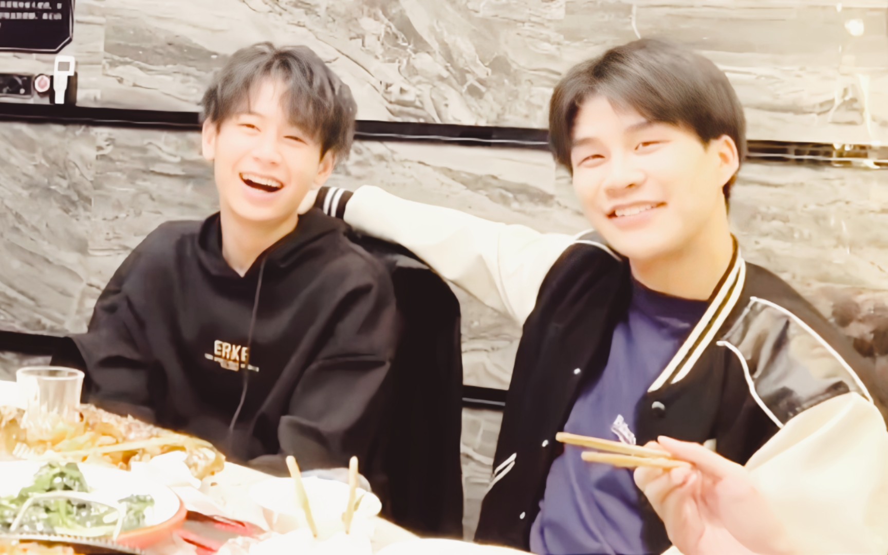 标题:《聚餐,小义,无畏,和鱼》