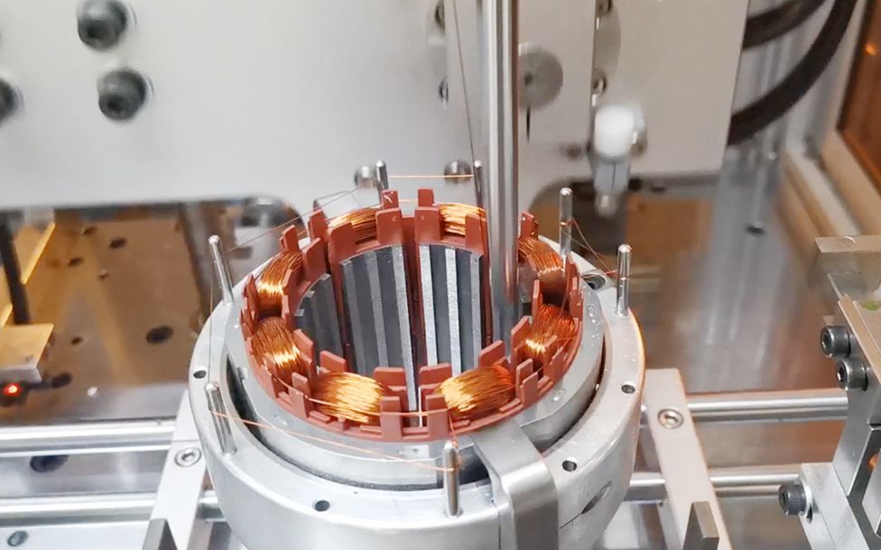 散热风扇无刷马达电机绕线机是如何绕线的?