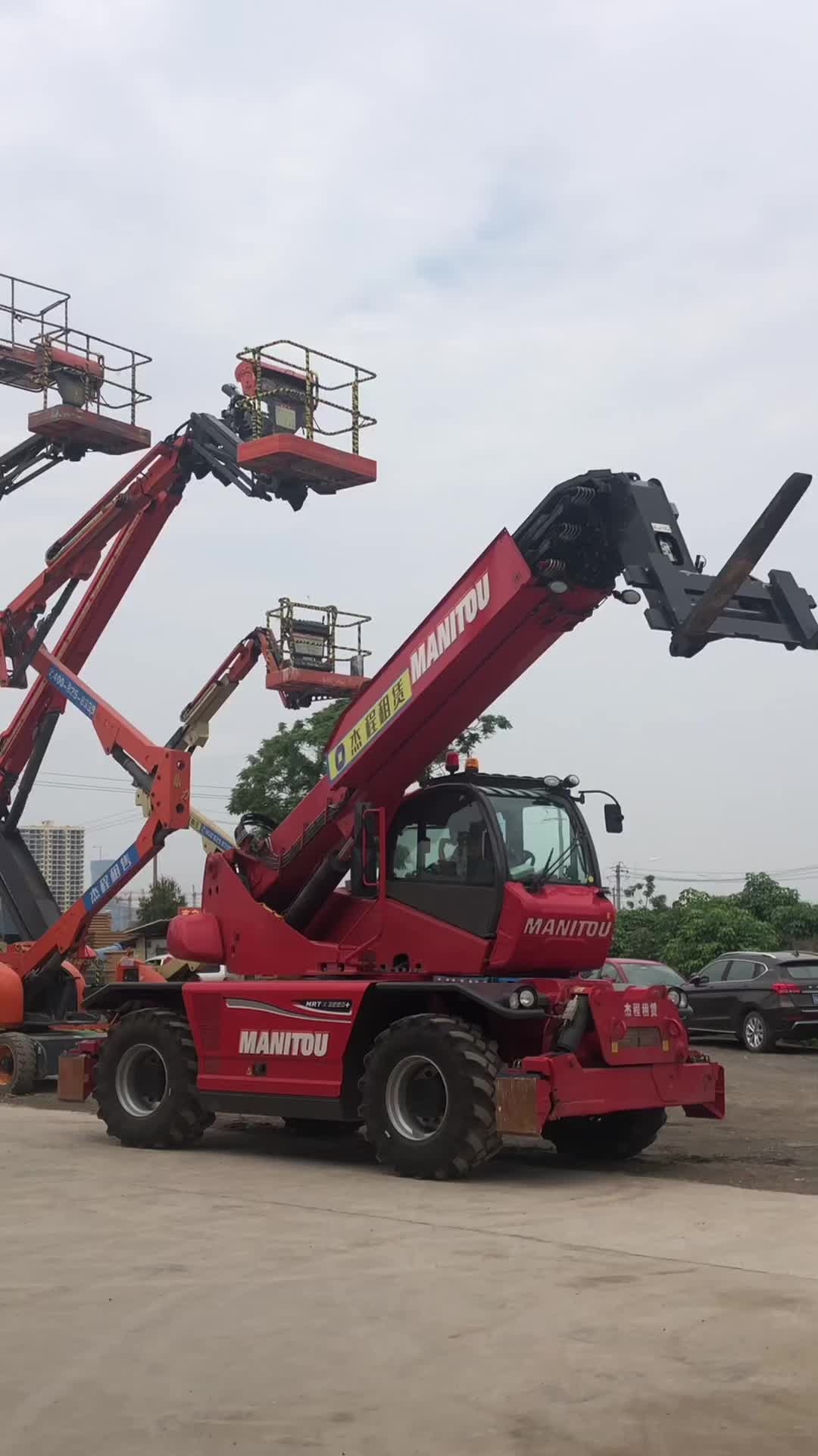 伸缩臂叉装机 伸缩臂叉装车,一机多用,具备叉装吊装载人作业.