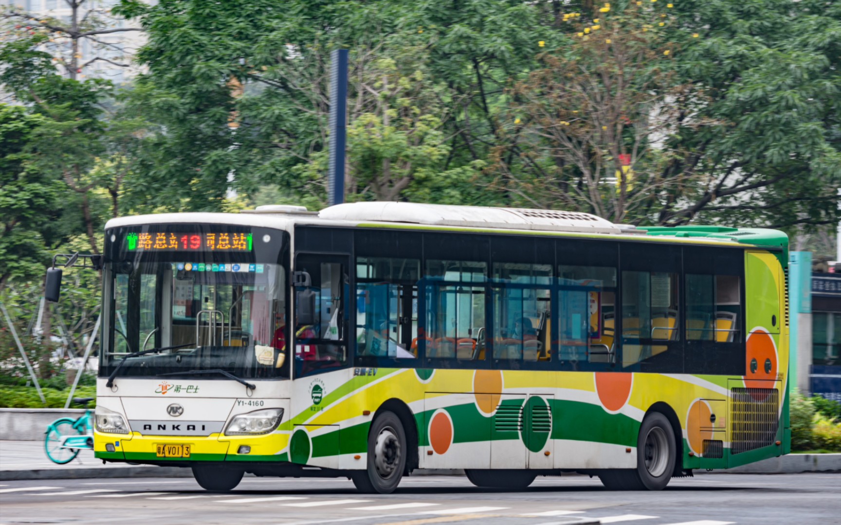 【云乘车】广州一汽巴士安凯hff6128g03phev-2行走于70路鹤洞大桥区间