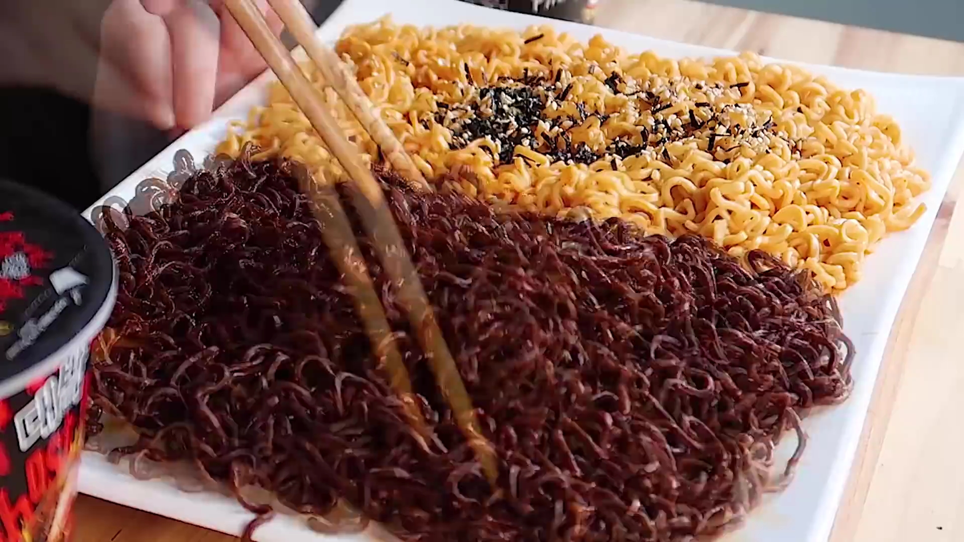 世界上最辣的杯面马来西亚鬼椒面&韩国辣面吃播mukbang eating show