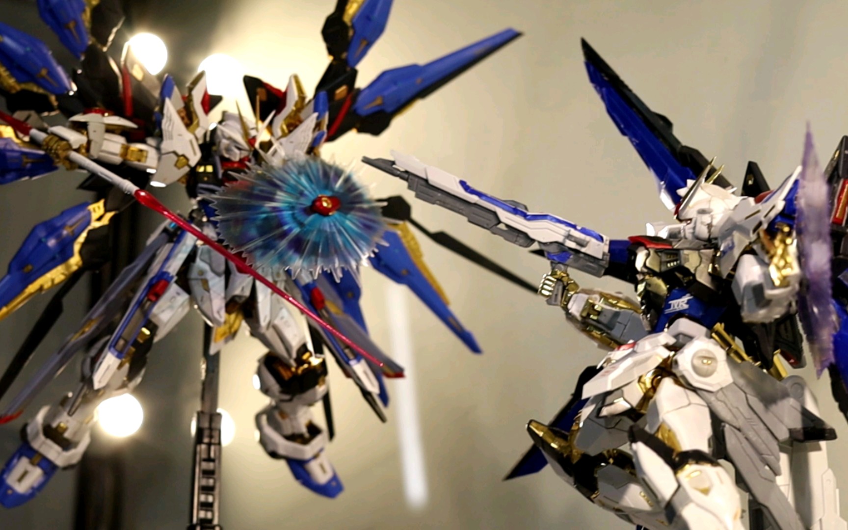 大班8802 vs 万代mgex 自制对抗造型!谁才是最帅最强?