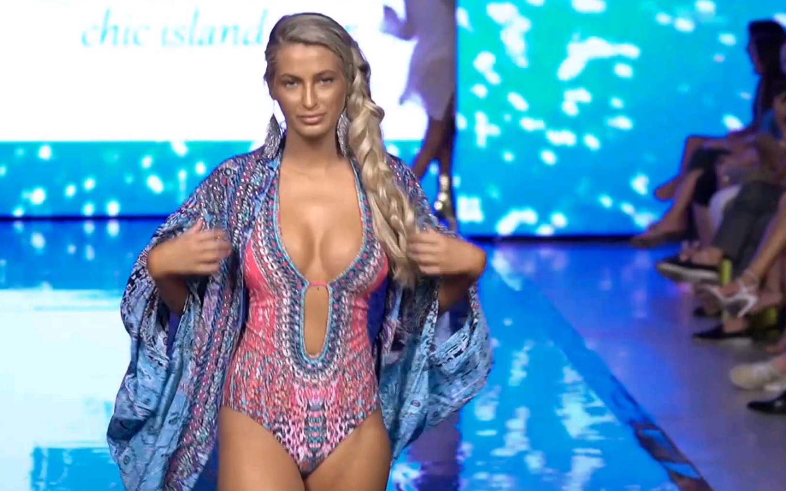 [American][T台秀场]~MiamiSwimWeek~迈阿密的激热泳装(1080p)哔哩哔哩bilibili