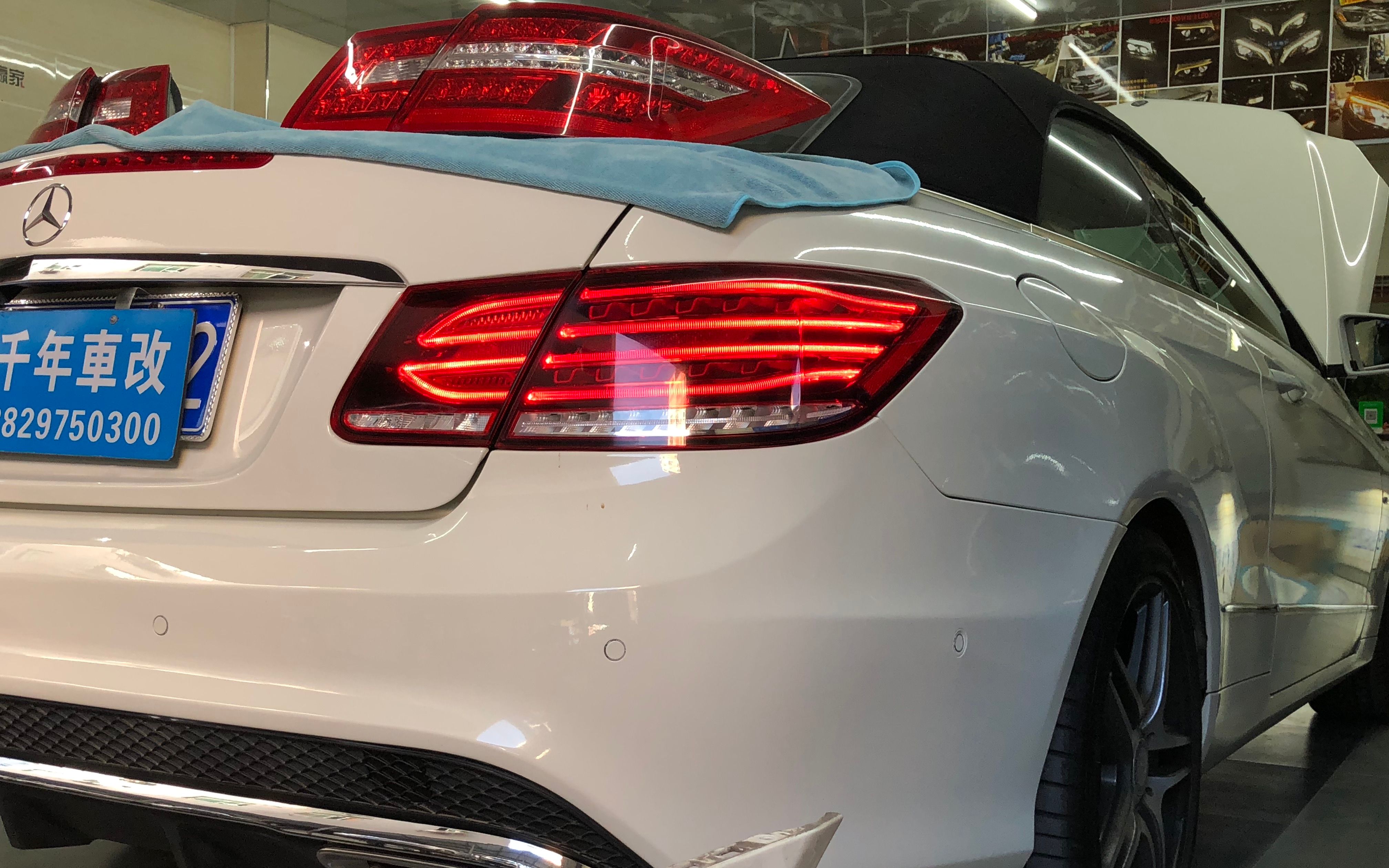 广州千壹年车改奔驰e级w207老款改装新款尾灯奔驰e级改灯