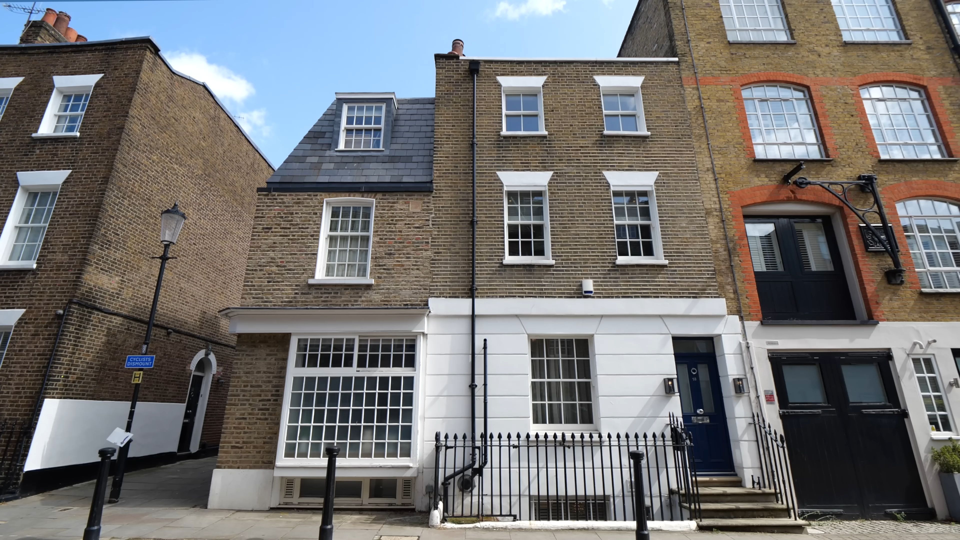 伦敦最古老街道上的切尔西联排别墅