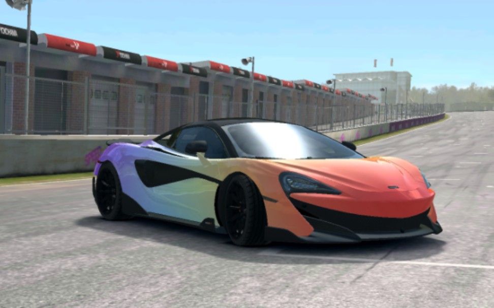 真实赛车3彩虹涂装迈凯伦600lt试玩