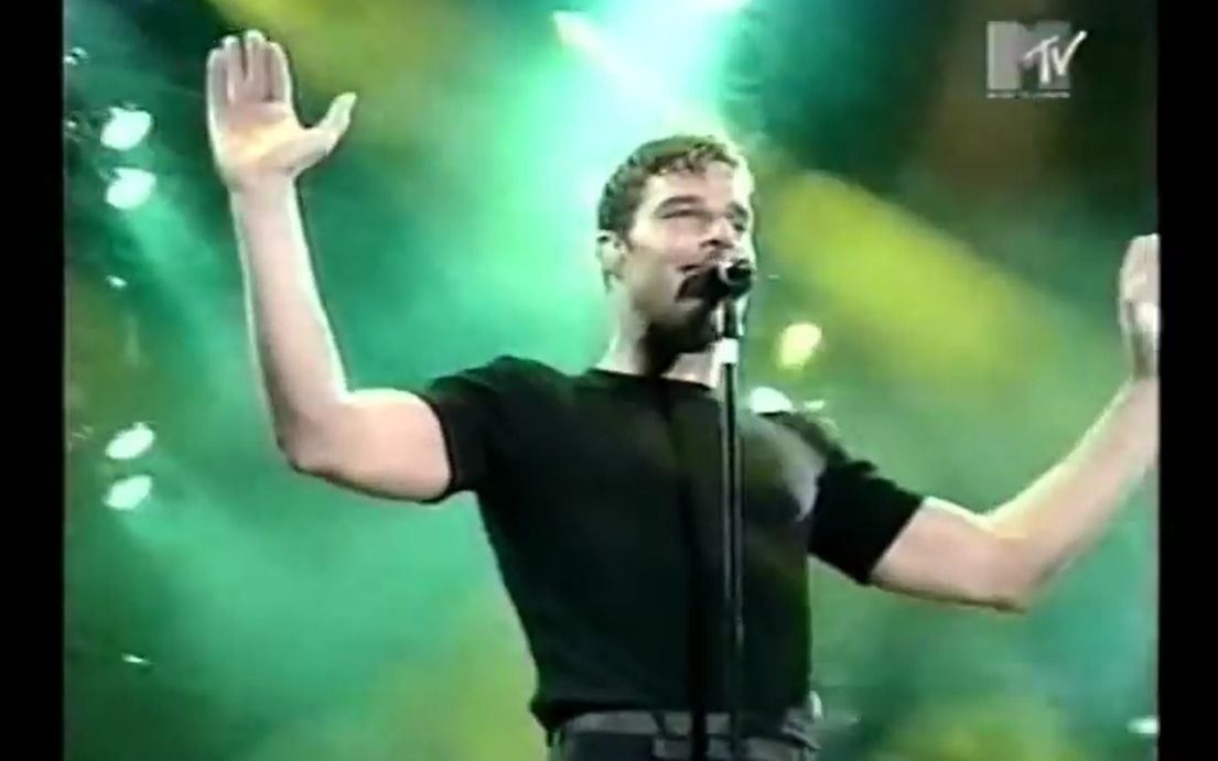 [图]【颜值巅峰电臀天王】Ricky Martin - Maria (Live Vuelve Tour 1998)