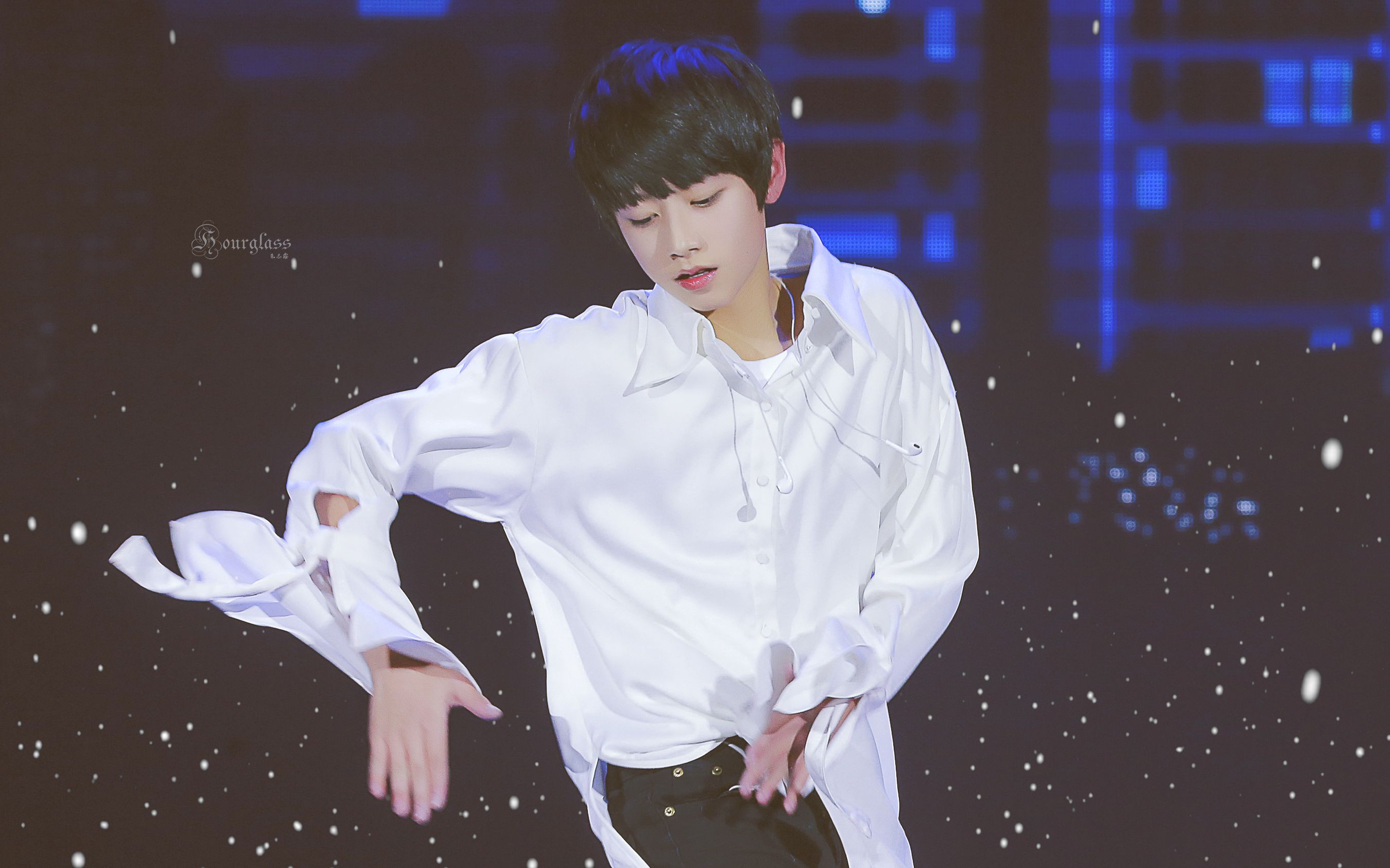 tf家族秋日幻想曲朱志鑫loveyourself沙漏站