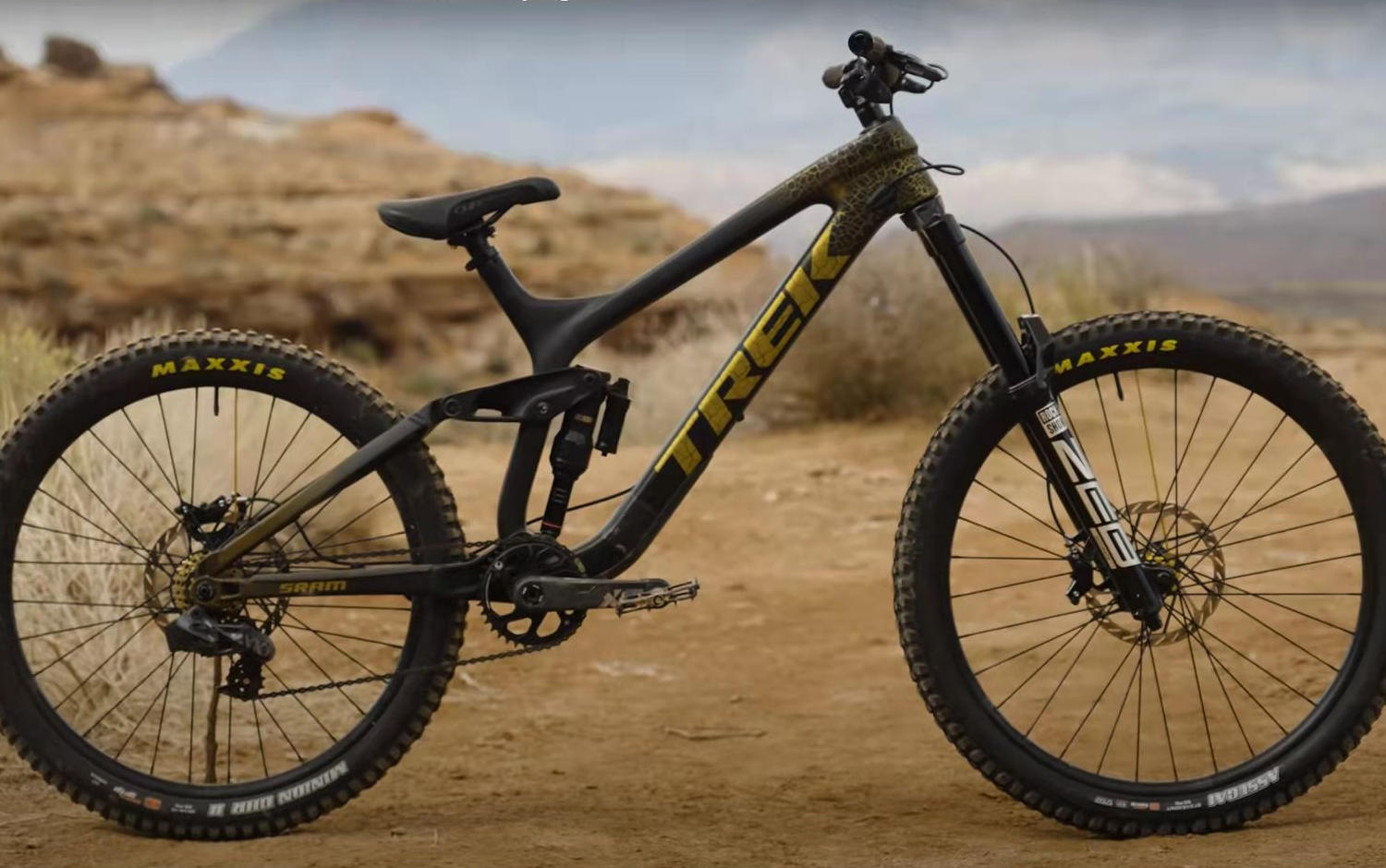 【4k】5 辆来自 红牛坠山red bull rampage 2021 的定制自由骑自行车