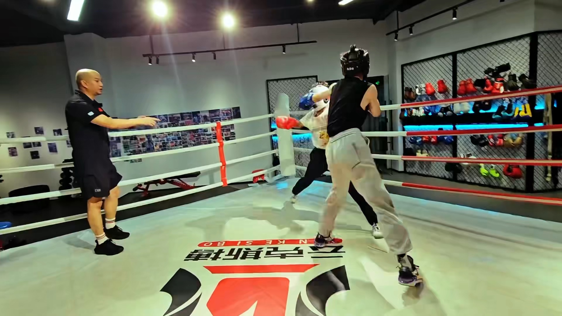 王八拳宗师面基刺拳高人,何等激烈的战斗!