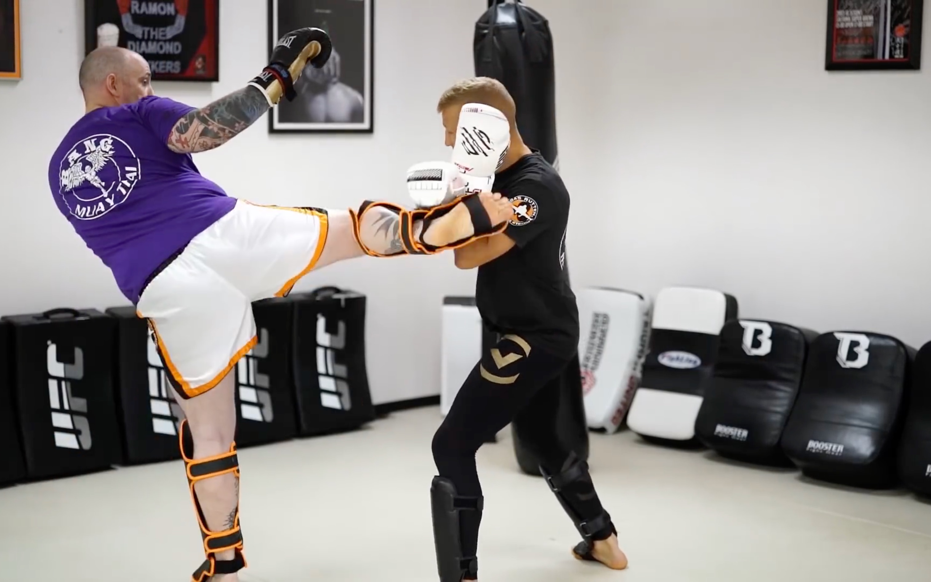 前ufc雏量级冠军tj迪拉肖教你应对各种扫踢