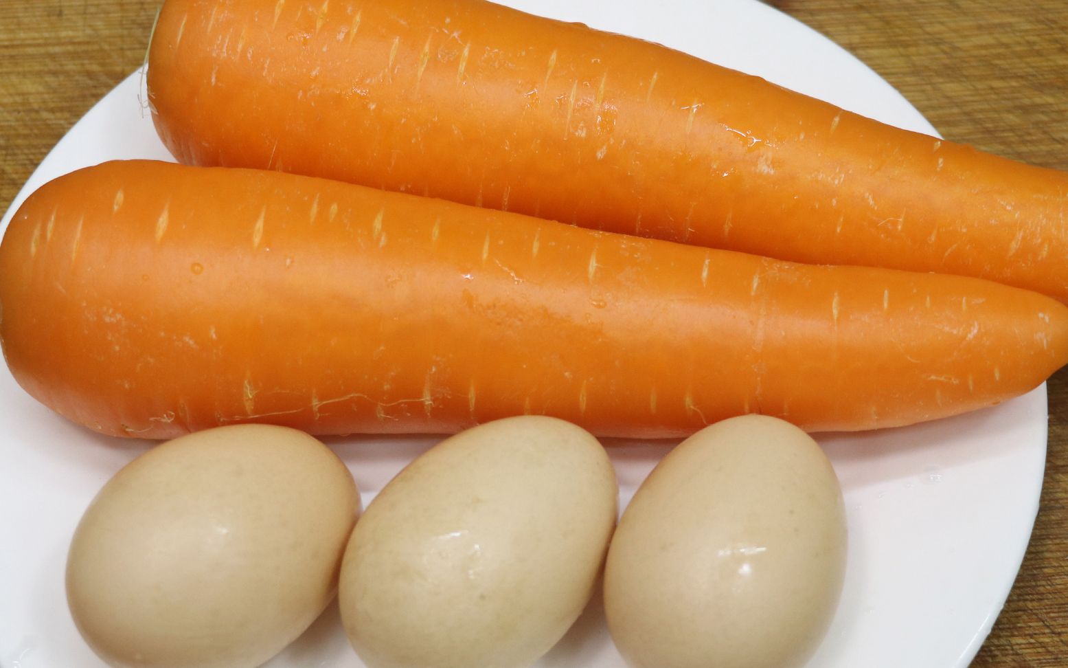 2根胡萝卜,3个鸡蛋,简单一做,脆嫩爽口又下饭,招待客人有面子