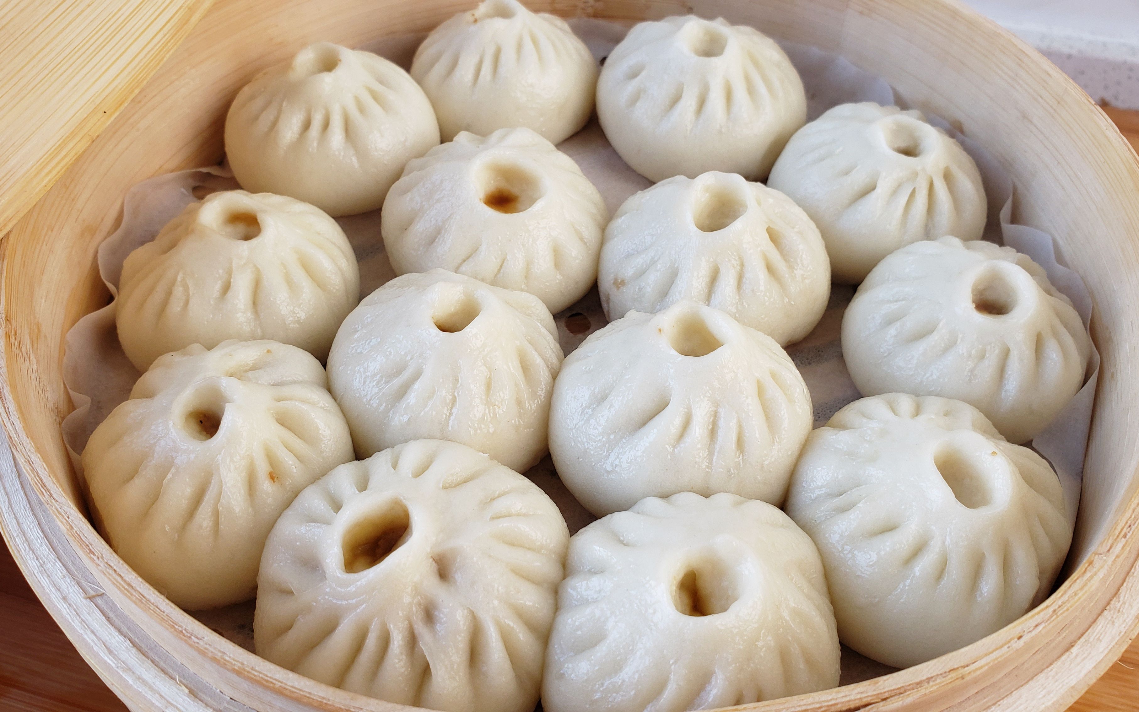 想吃小笼包不用出门买,做法教会你,个个松软,一口一个太满足