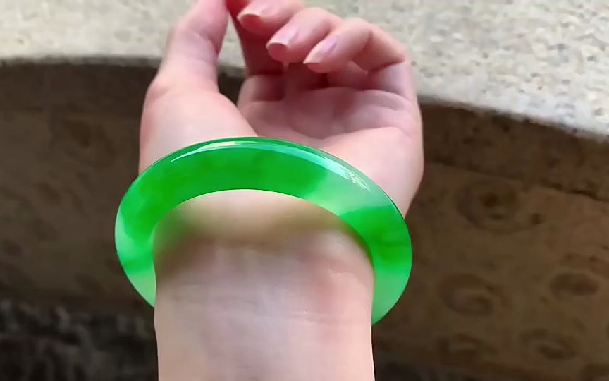 收藏级翡翠手镯,冰种帝王绿翡翠手镯54 5圈