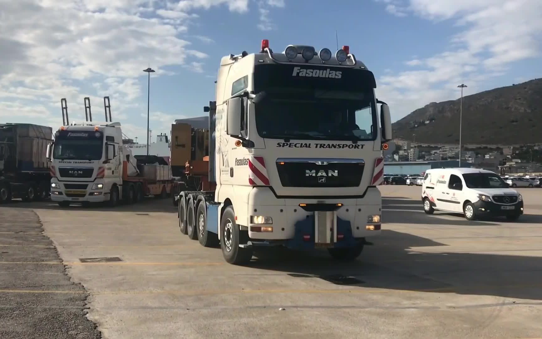 【mega machines channel 】全新卡特彼勒6015b挖掘机运输和组装