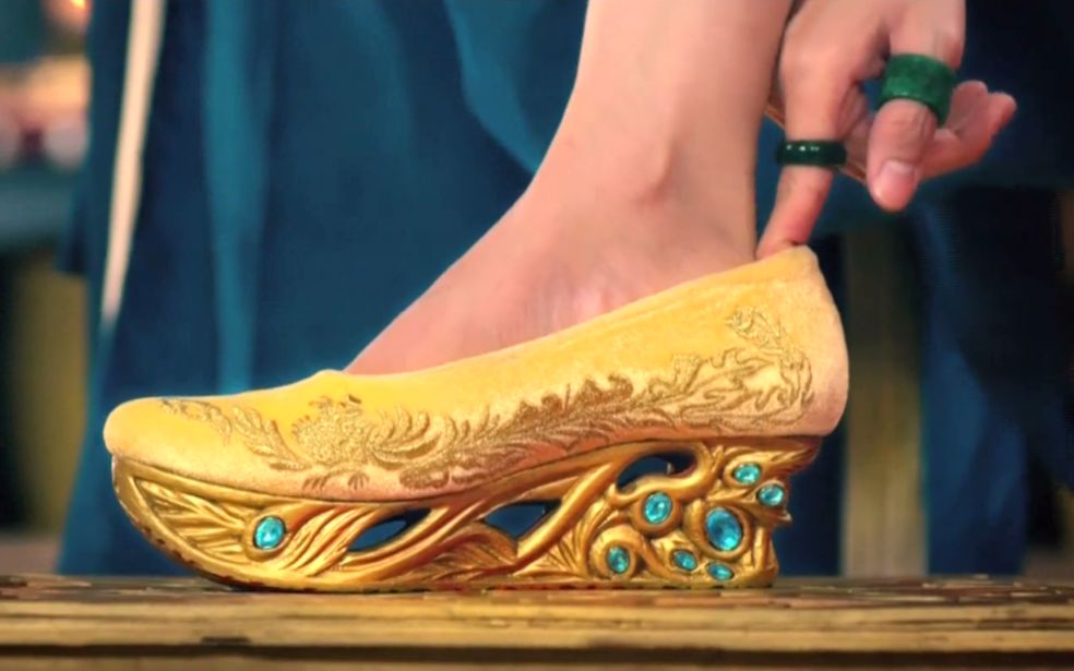 太子用黄金鞋子选对象,谁能够穿上它,就可以成为他的太子妃