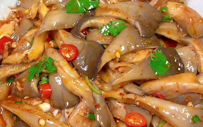 蘑菇要像这么做,酸辣开胃,比肉都要香