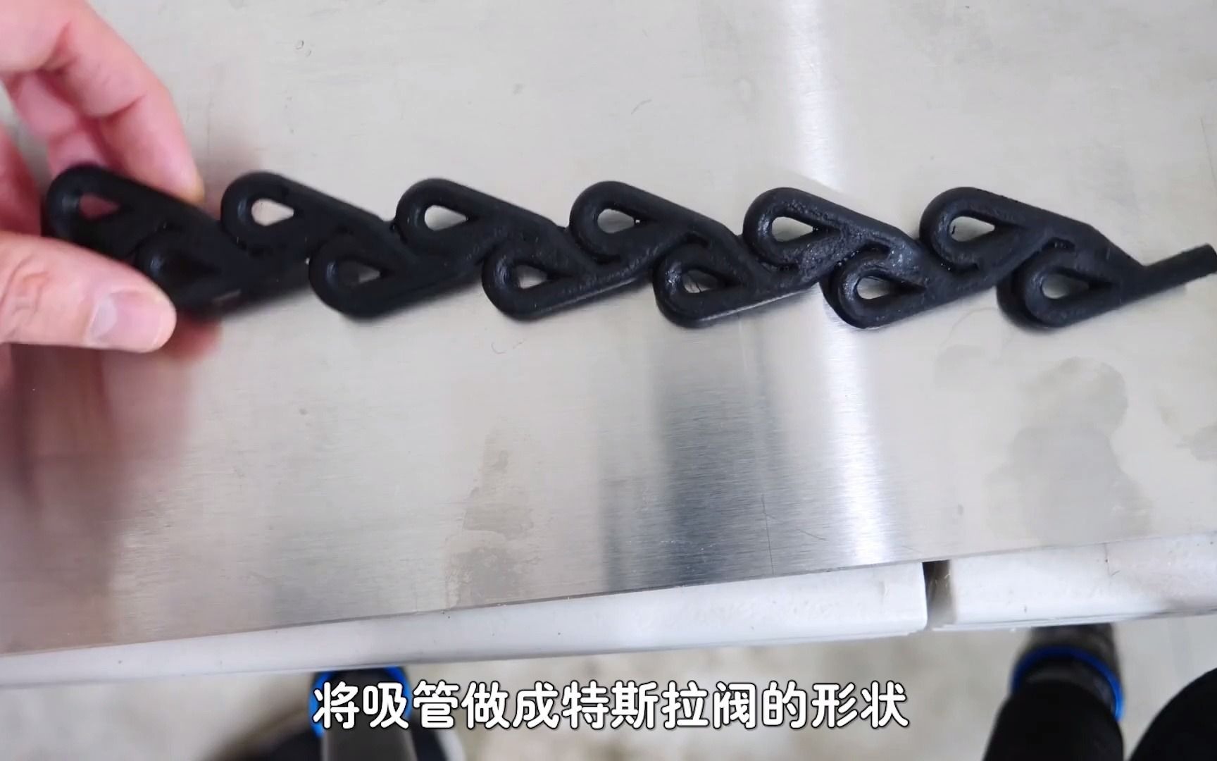 特斯拉阀是什么?从阀门的一侧喷入火焰,有趣的科学现象发生了