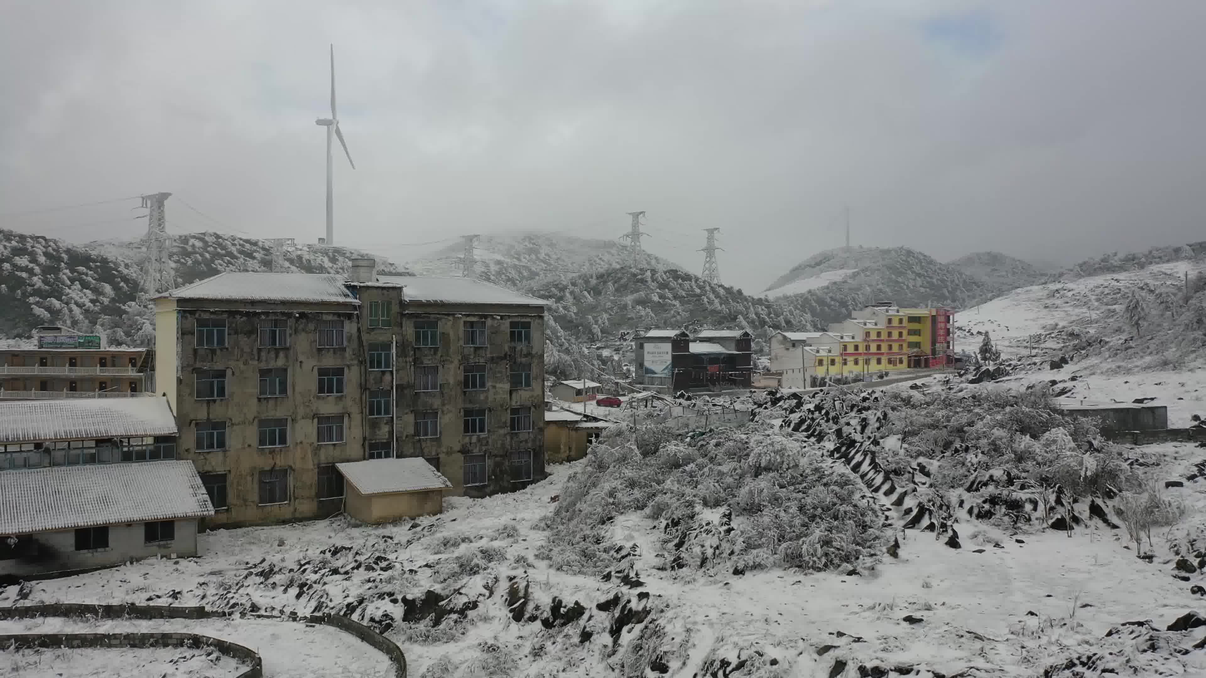 《凉城利川》 —— 齐岳山雪景航拍哔哩哔哩bilibili