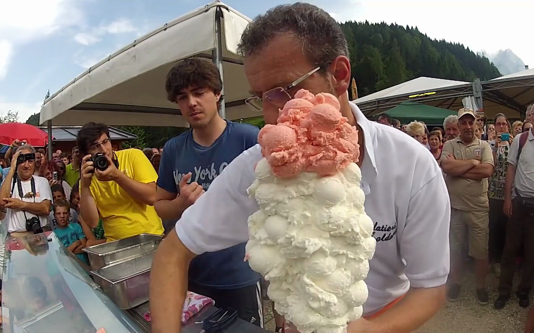 不同国家的巨型冰淇淋,印度的手搓干净卫生,英国的分量十足