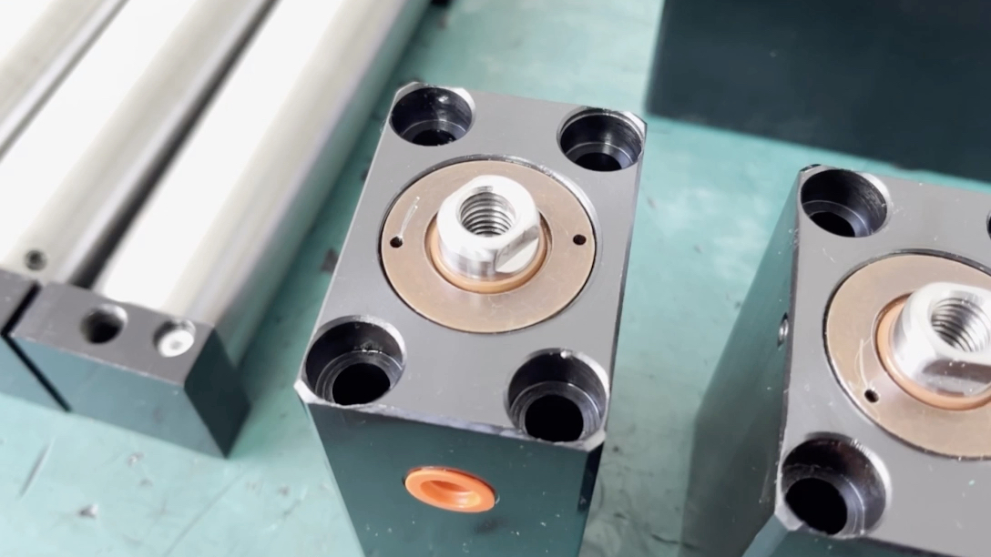 这种模具行业专用超薄油缸,30年老师傅不一定见过