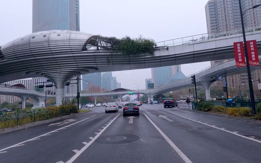 [图]Driving Downtown Hangzhou, Rainy Driving in an Incredible Modern City _ Zhejiang