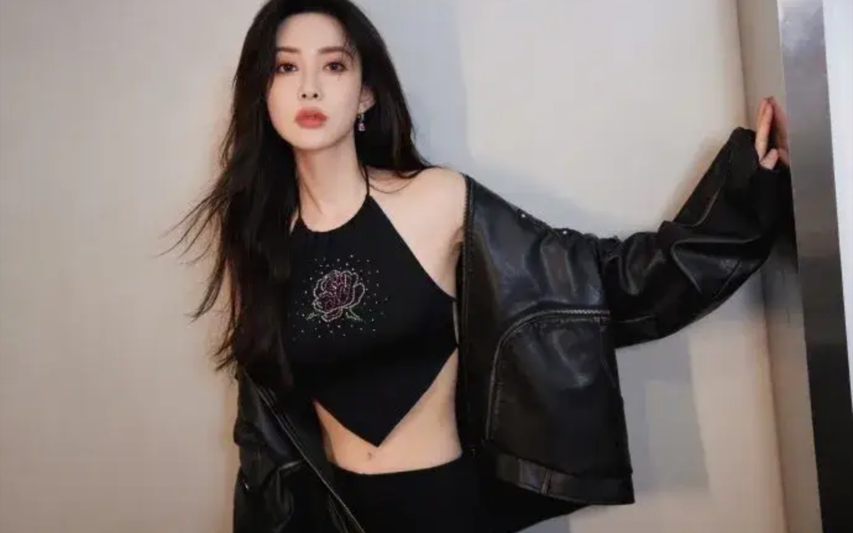 孟子义～性感肚兜,妩媚迷人!