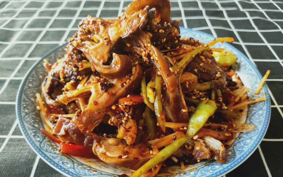 卤一个羊头,做凉拌羊头,关键全在这一步,红亮鲜香,下饭解馋_哔哩哔哩