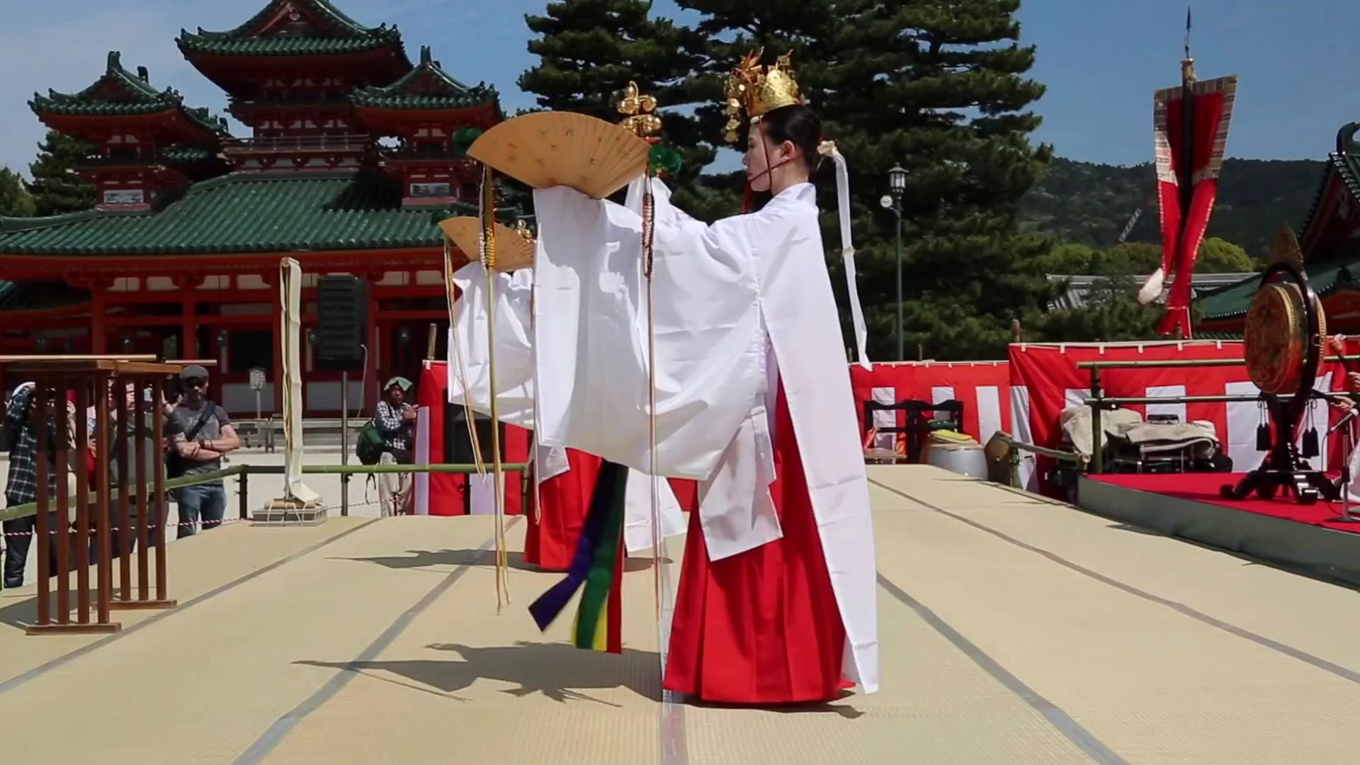 祭祀苍龙楼前神乐舞平安神宫日本京都