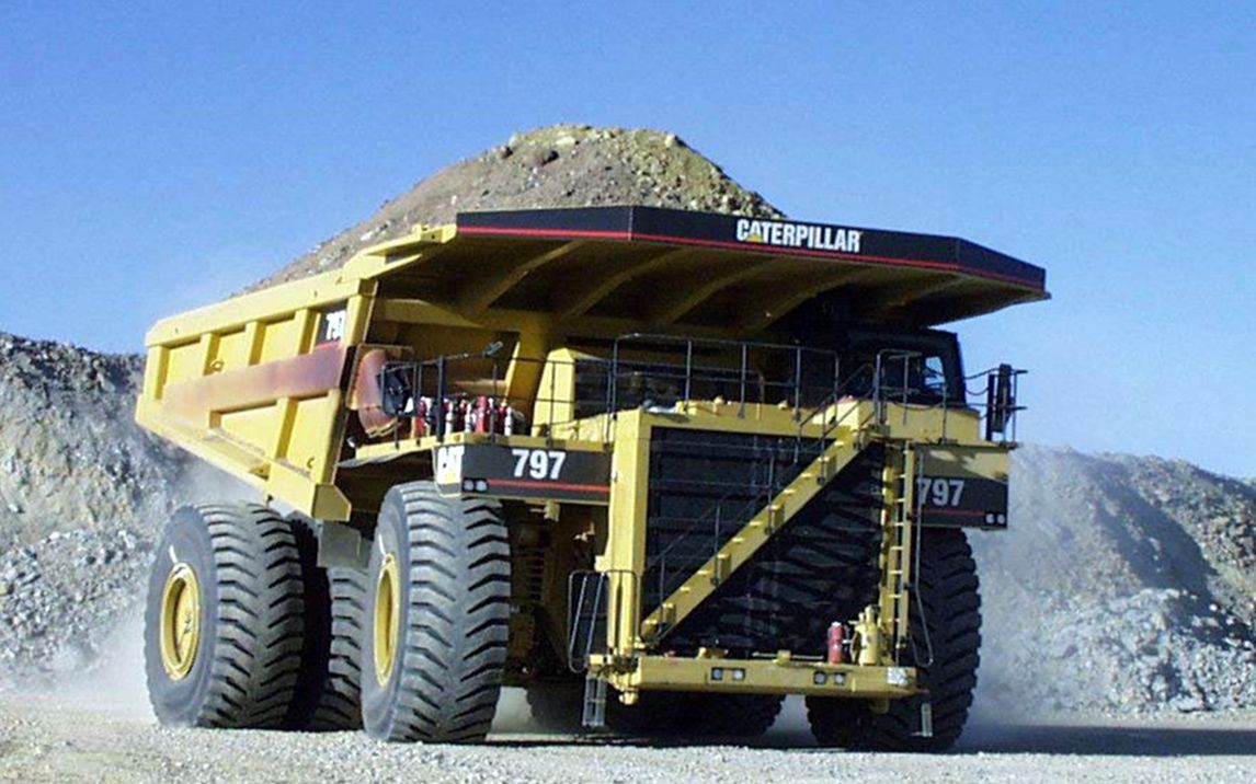 走进caterpillar工厂矿用卡车真正的油老虎