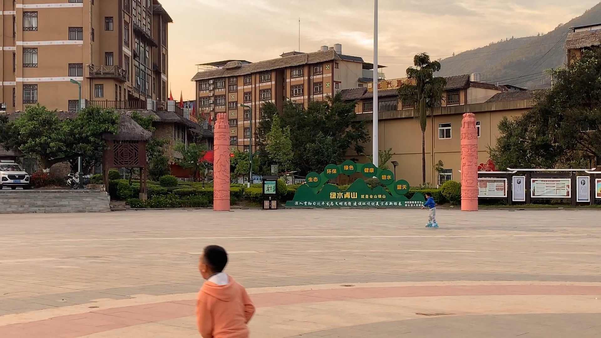 云南红河州绿春县东仰风情园,各民族图腾是什么?你知道吗?