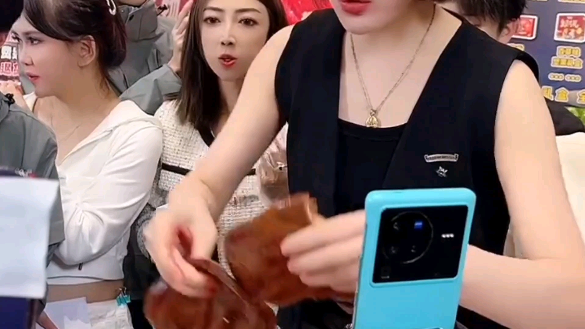 辛巴徒弟蛋蛋 直播卖卤肉猪耳多 我头一次见