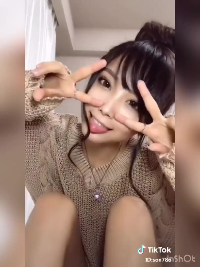 [图]「TikTok」抖音小女孩的舌头真的了得