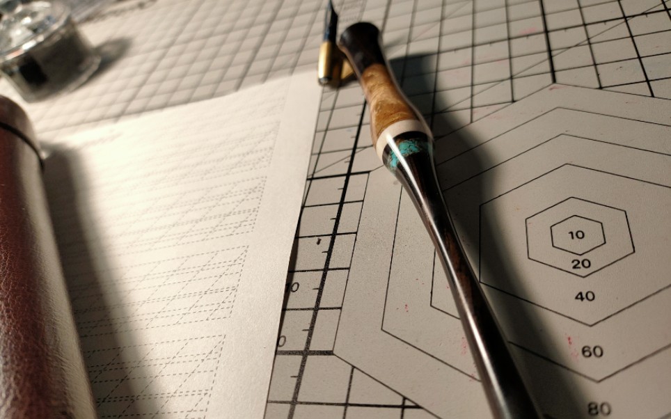 【日常开箱】手工制作的英文书法专用笔杆