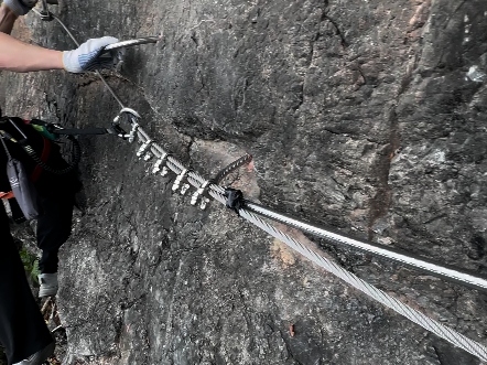 悬崖绝壁攀岩,小华山飞拉达#小华山飞拉达 #广东飞拉达 #清远旅游